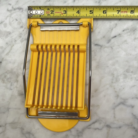 Egg slicer with accessories set Dimensions: 9L in x 5W in x 2H in - Picture 4 of 8